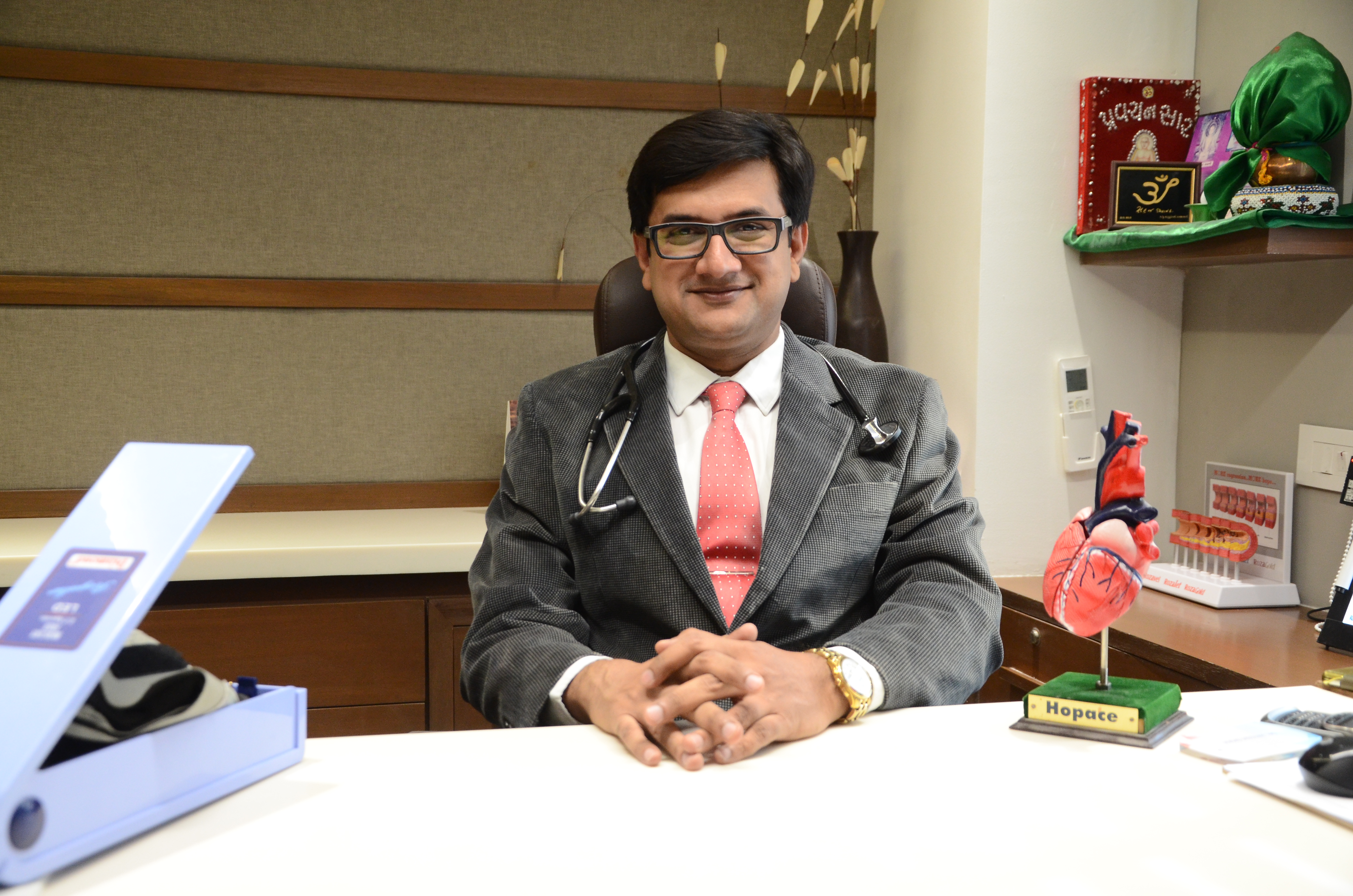 Dr. Hitesh J Shah at Kahan Cardiac Clinic